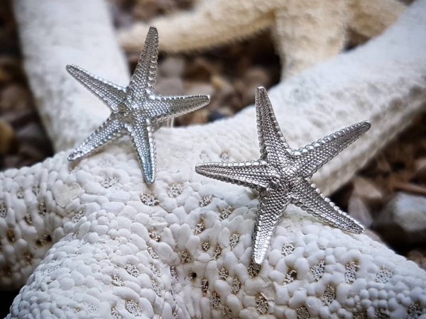 Atelier Solstice – Boucles d'oreilles étoiles de mer argent.