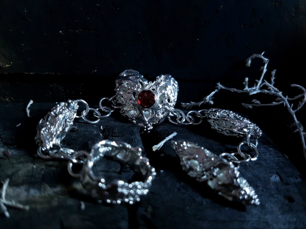 Atelier Solstice – Bracelet en argent 925 et grenat rouge de Tanzanie