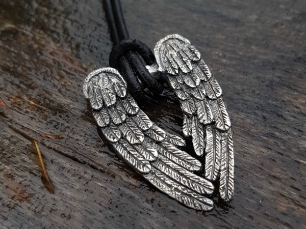 Des pendentifs anges gardiens pour tous les jours de l'année 